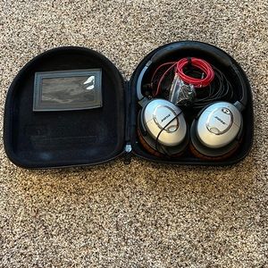 Great noise cancelling head phone with free beets by Dre headphones